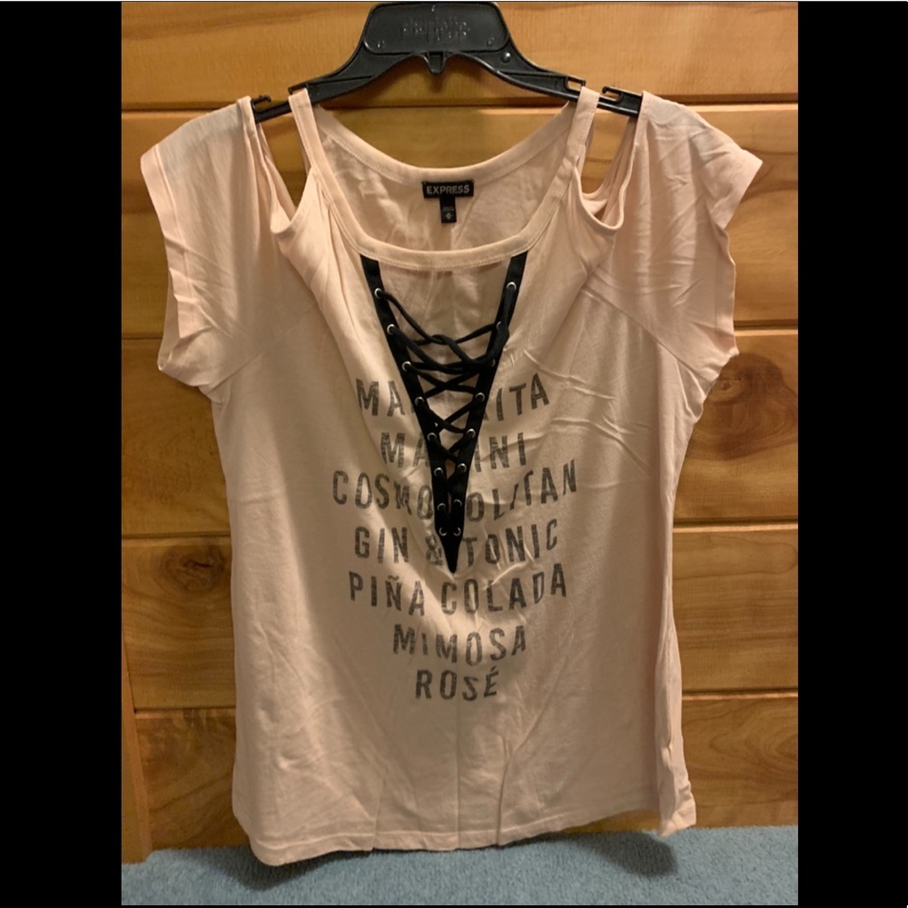 Open shoulder graphic tee